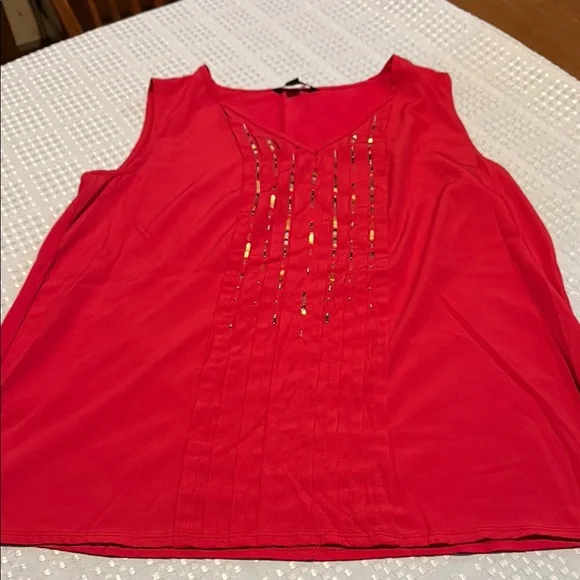 Red Sleeveless Top - Picture 3 of 12